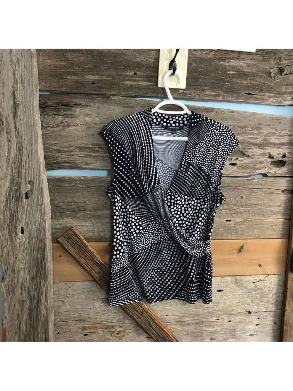 JONES Studio Size Med Dark Navy/White Polka Dot Sleeveless Blouse